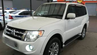 Mitsubishi Pajero IV 1