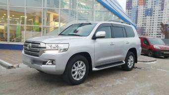 Toyota Land Cruiser 200 Series 2