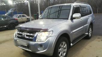 Mitsubishi Pajero IV 1