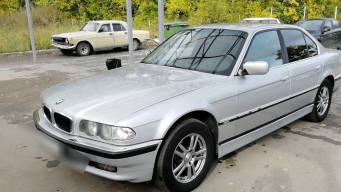 BMW 7er III (E38)